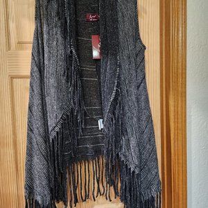 Long, sleeveless vest with tassels